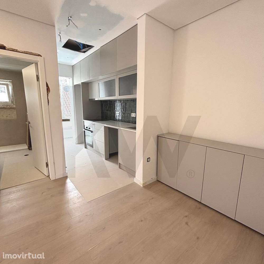 T1 Moderno com Varanda Ampla no Coração de Almada - Grande imagem: 2/21