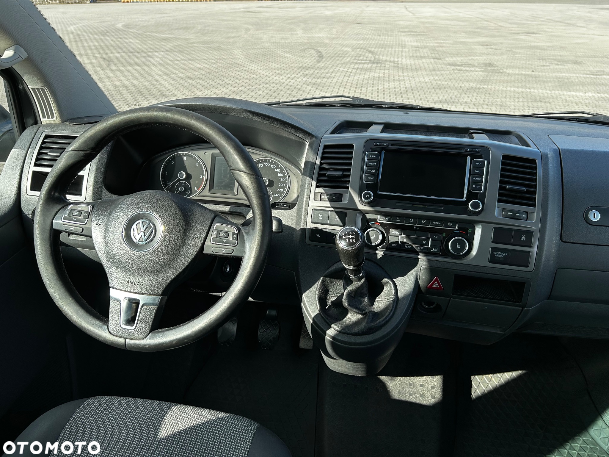 Volkswagen Caravelle - 14