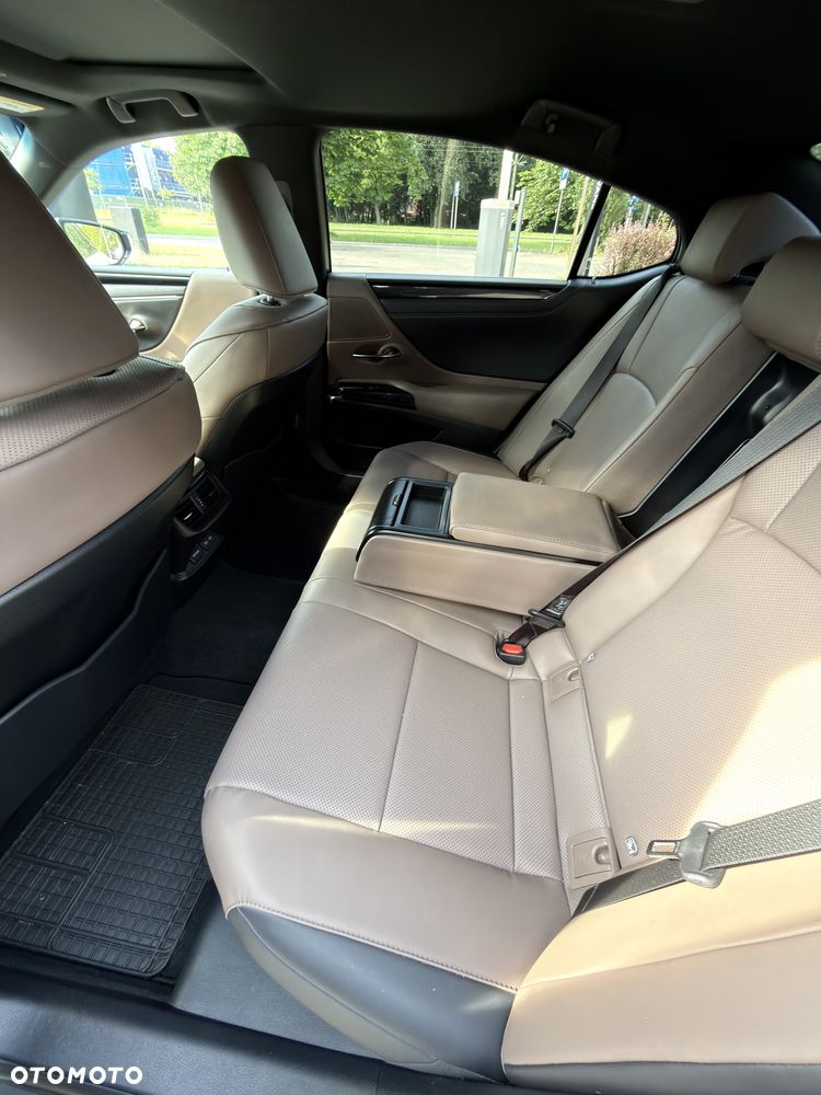 Lexus ES 300h Business Edition - 9