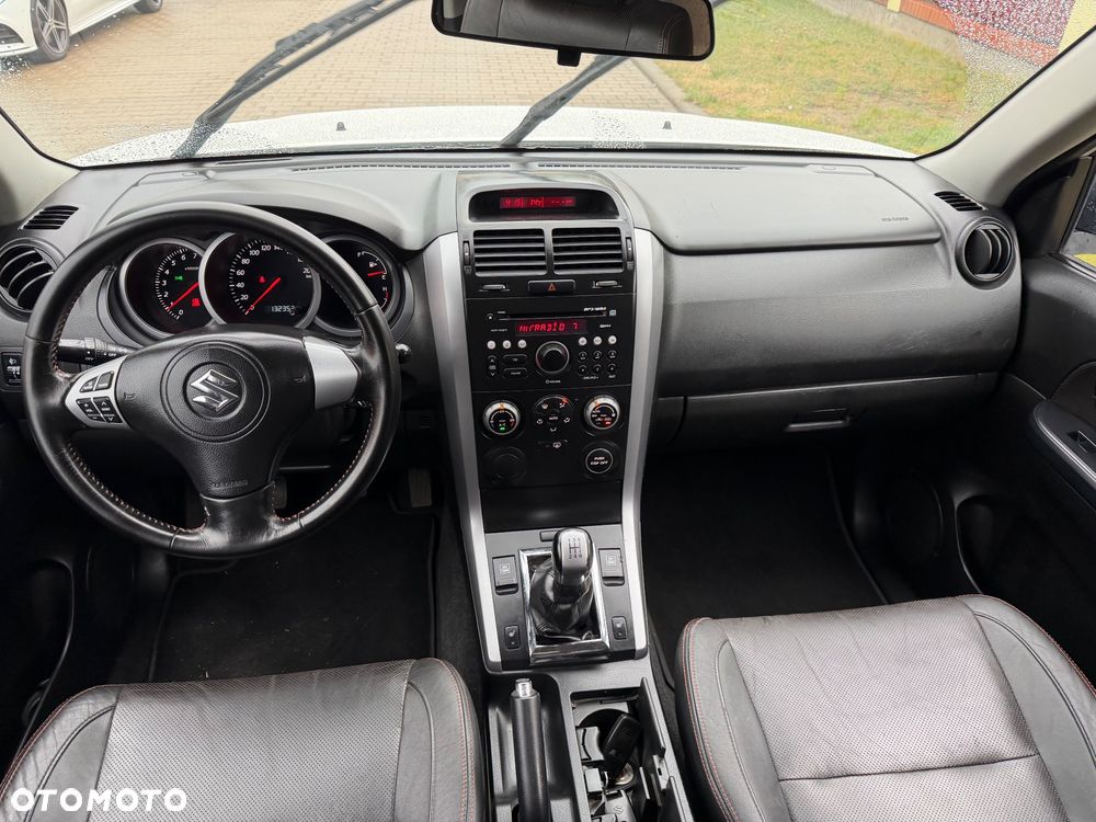 Suzuki Grand Vitara 1.6 Black&White - 32