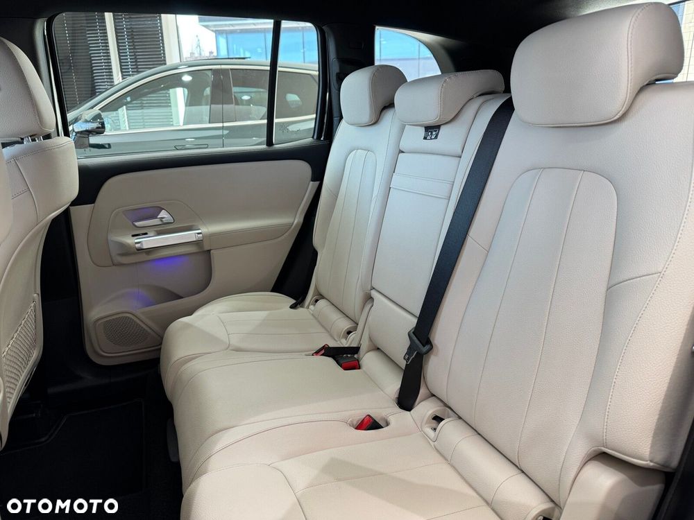 Mercedes-Benz GLB - 12