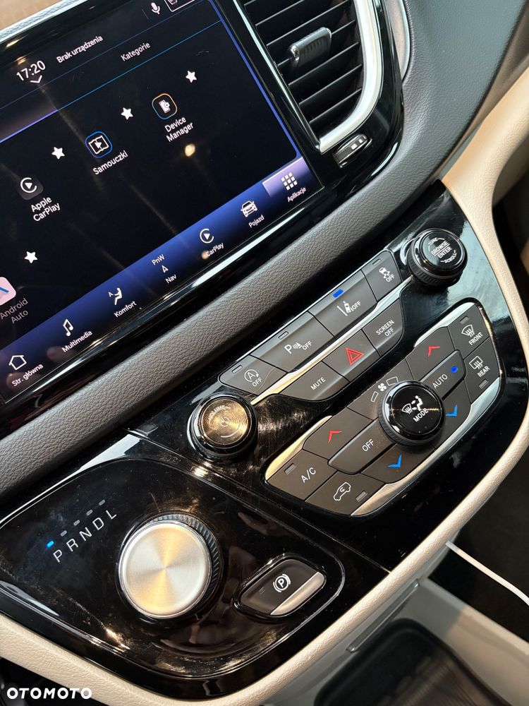 Chrysler Pacifica - 17