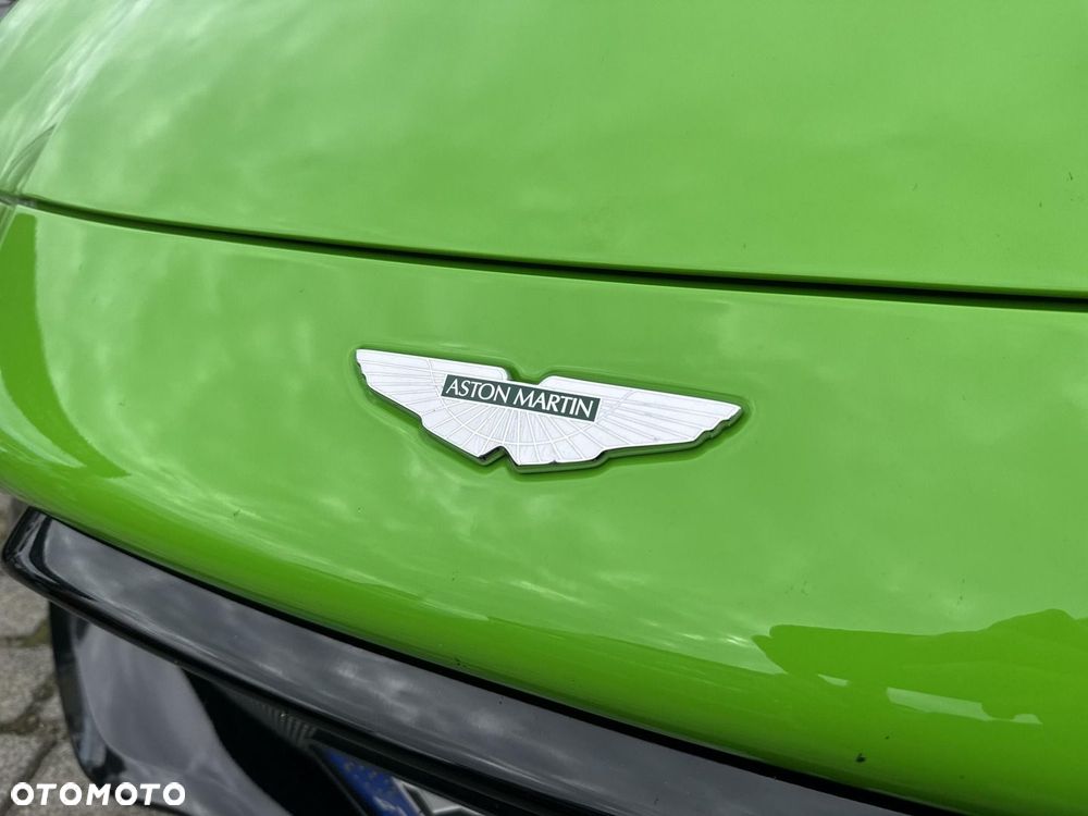 Aston Martin V8 - 13