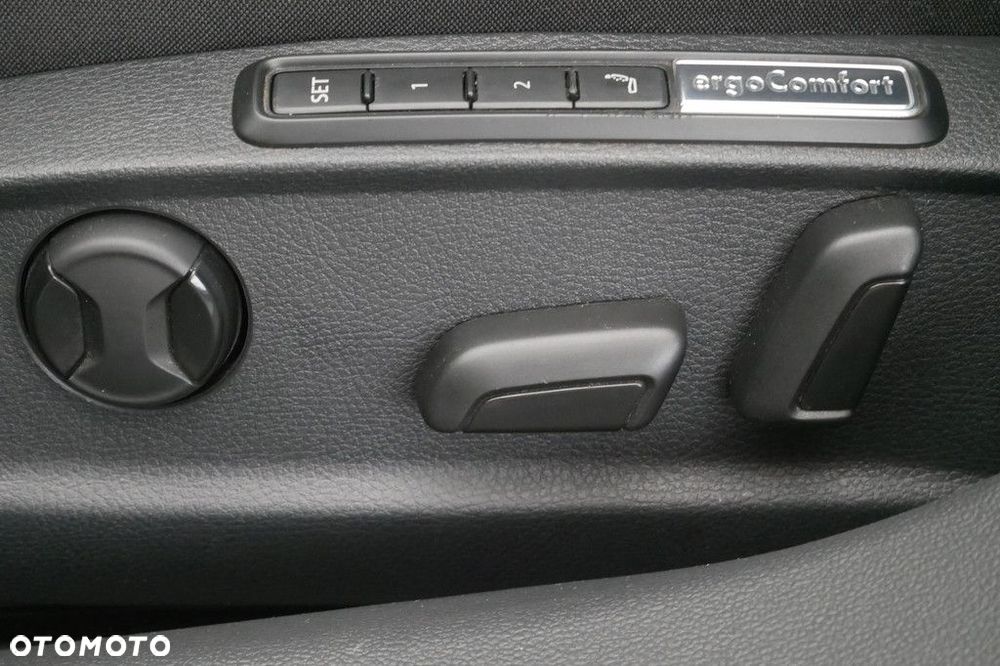 Volkswagen Passat Variant 2.0 TDI SCR Business DSG - 33