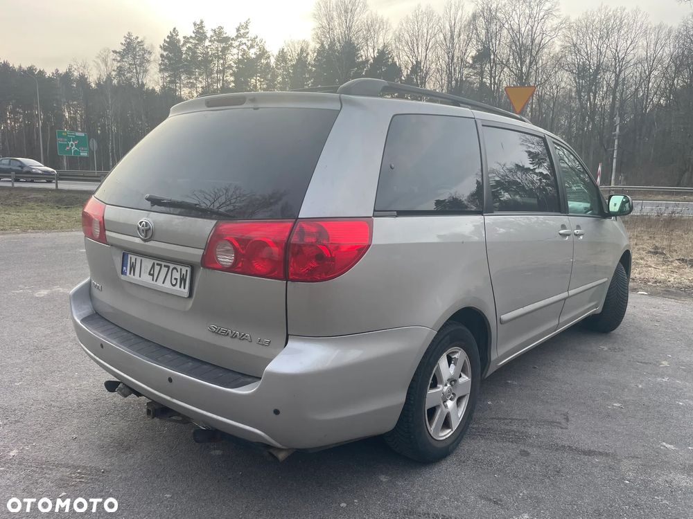 Toyota Sienna - 6