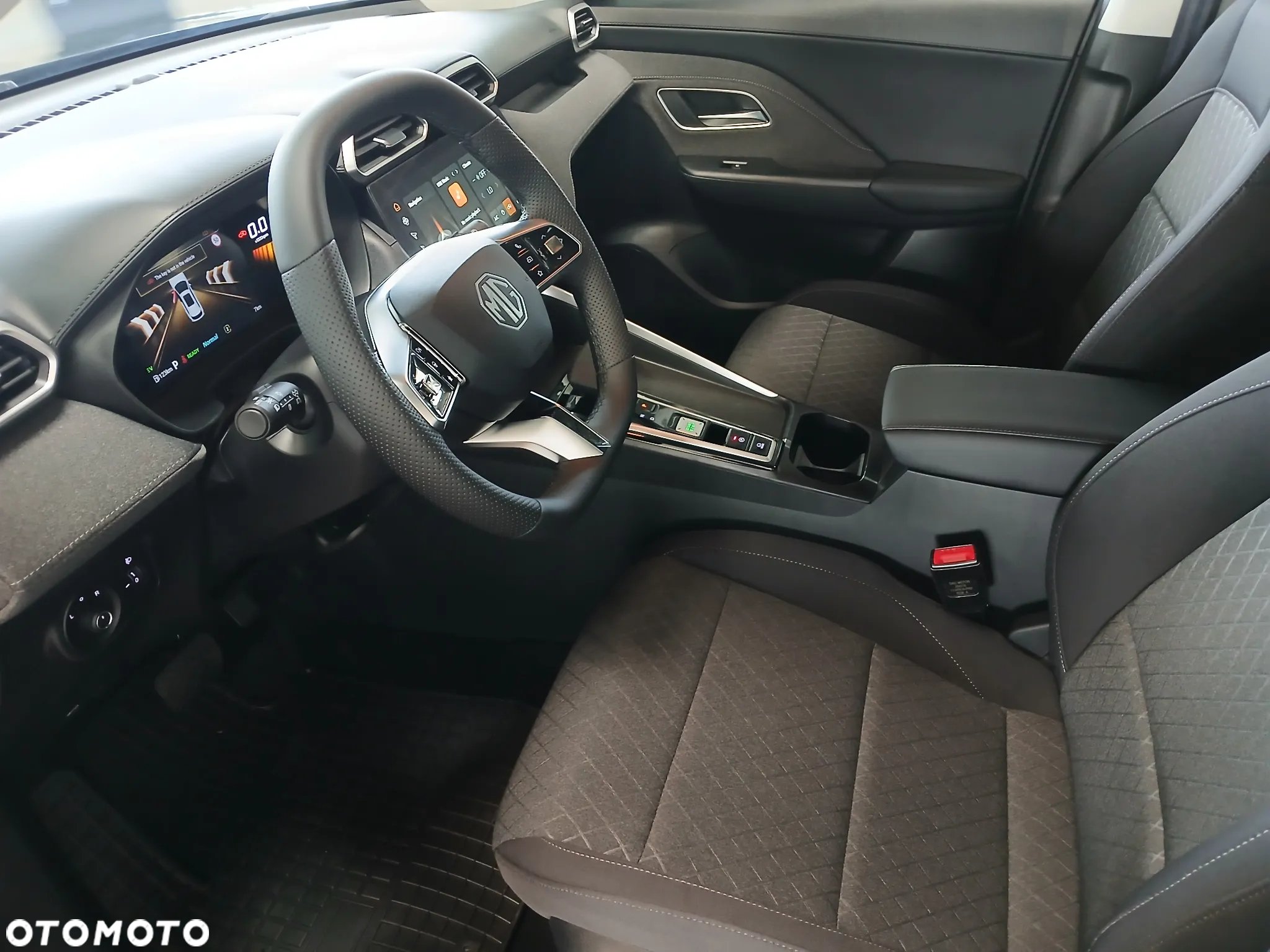 MG ZS Hybrid+ - 9