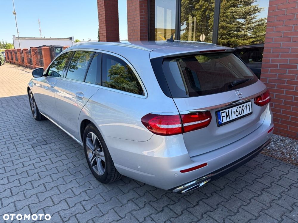 Mercedes-Benz Klasa E 220 d 9G-TRONIC Exclusive - 4