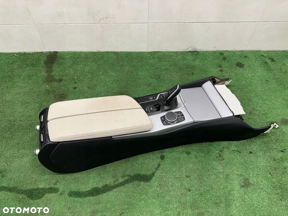 BMW 5 G30 ŚRODEK TAPICERKA FOTELE TUNEL KANAPA BOCZKI SKÓRA HARMAN KARDON - 9