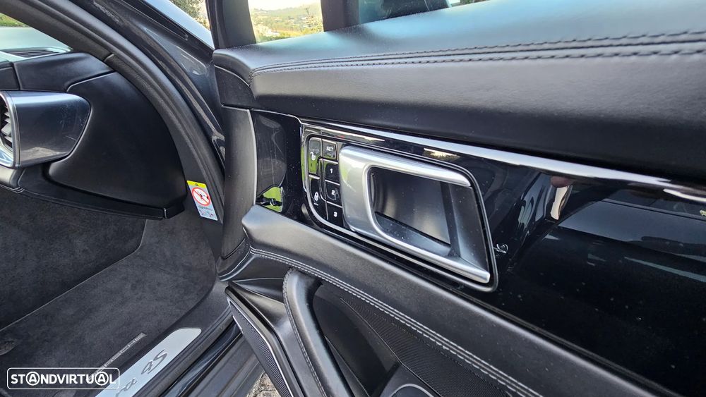 Porsche Panamera 4 S - 29