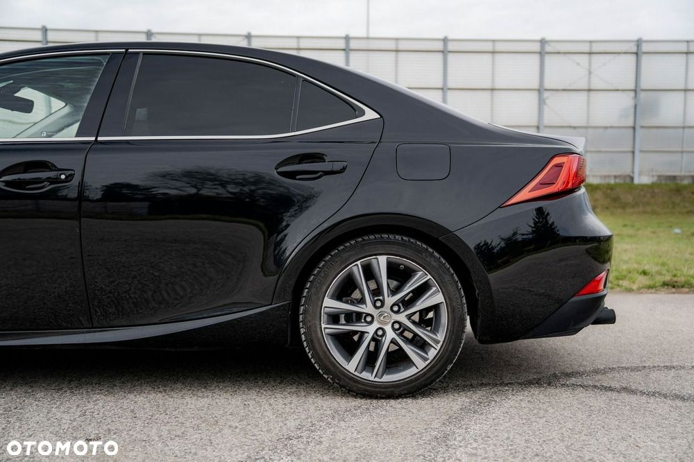 Lexus IS - 13