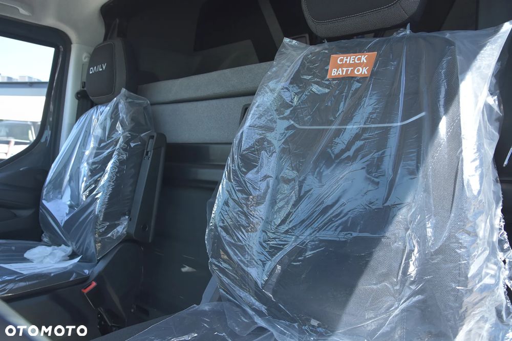 Iveco Daily 35S21HA8/P AUTOMAT autolaweta z kabina sypalną 3,5t na haku POLMAR - 13