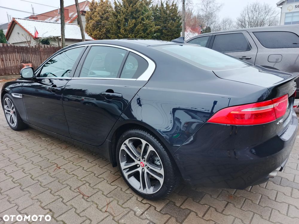 Jaguar XE 2.0 D Prestige - 6