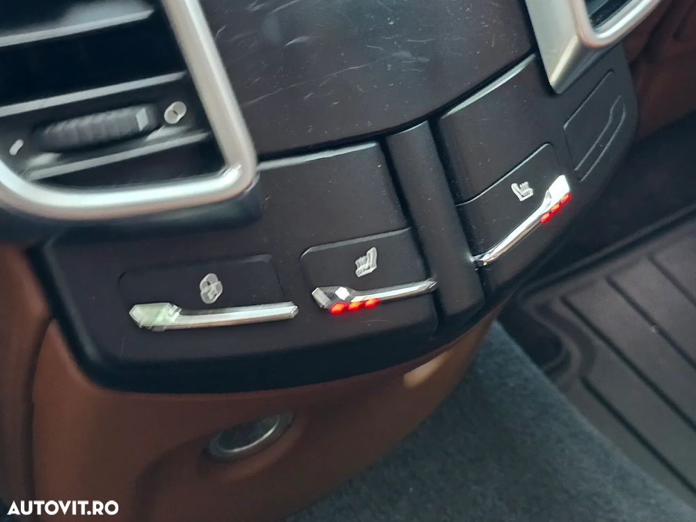 Porsche Cayenne 4.2 L S - 17