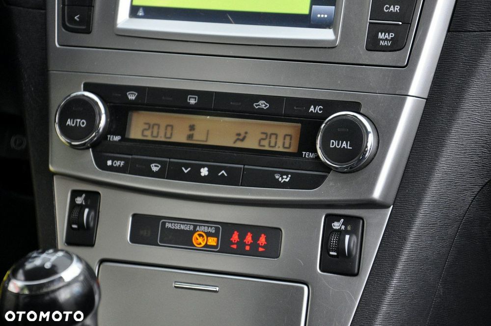Toyota Avensis 1.8 Executive - 8