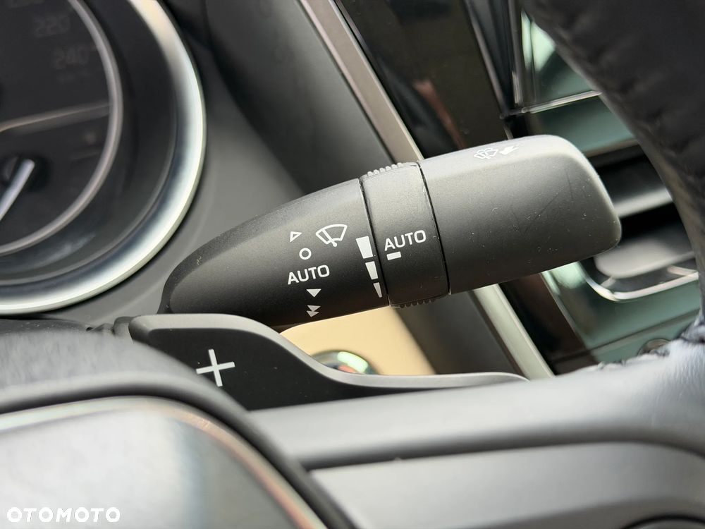 Toyota Camry 2.5 Hybrid Executive CVT - 18
