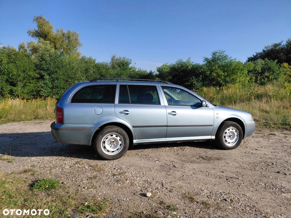 Skoda Octavia 1.6 Combi - 4
