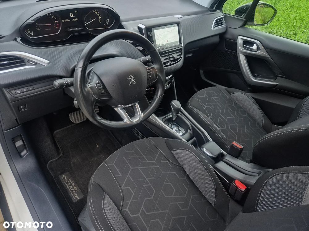 Peugeot 2008 1.2 Pure Tech Allure S&S EAT6 - 22
