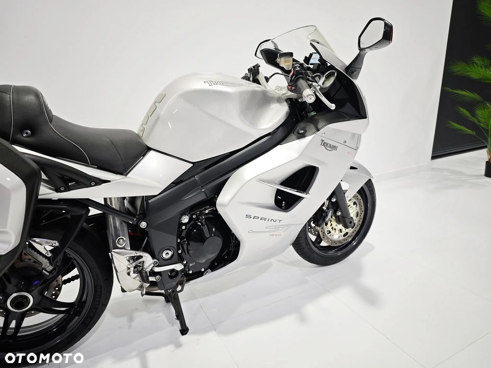 Triumph Sprint - 9