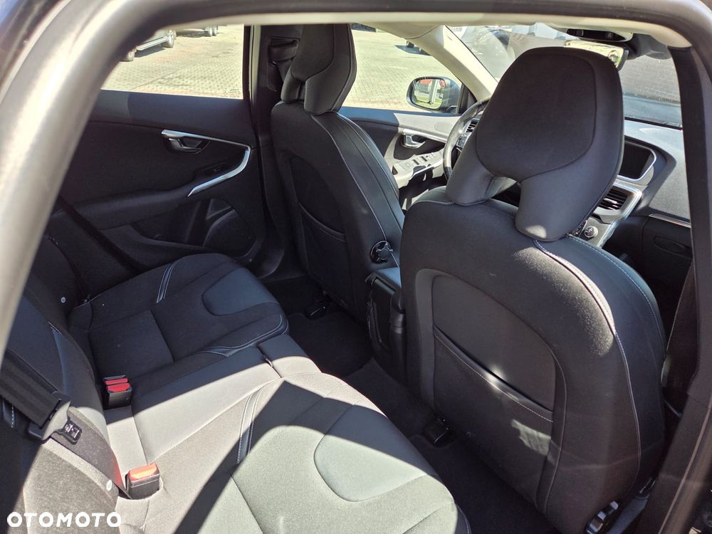 Volvo V40 D2 - 11