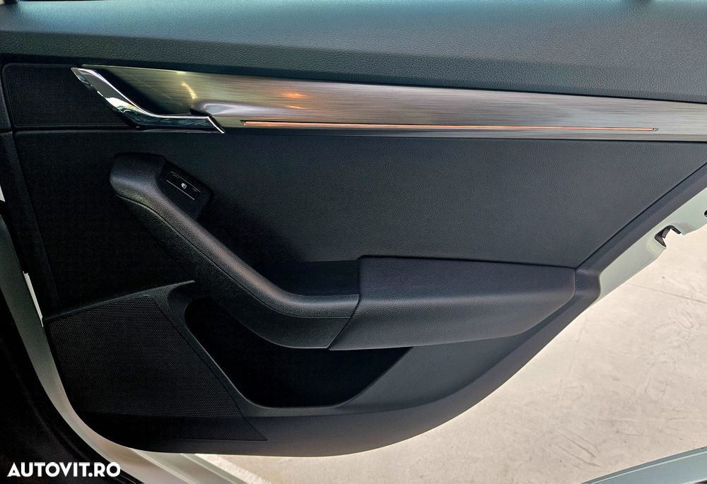 Skoda Octavia 1.6 TDI DSG Style - 20