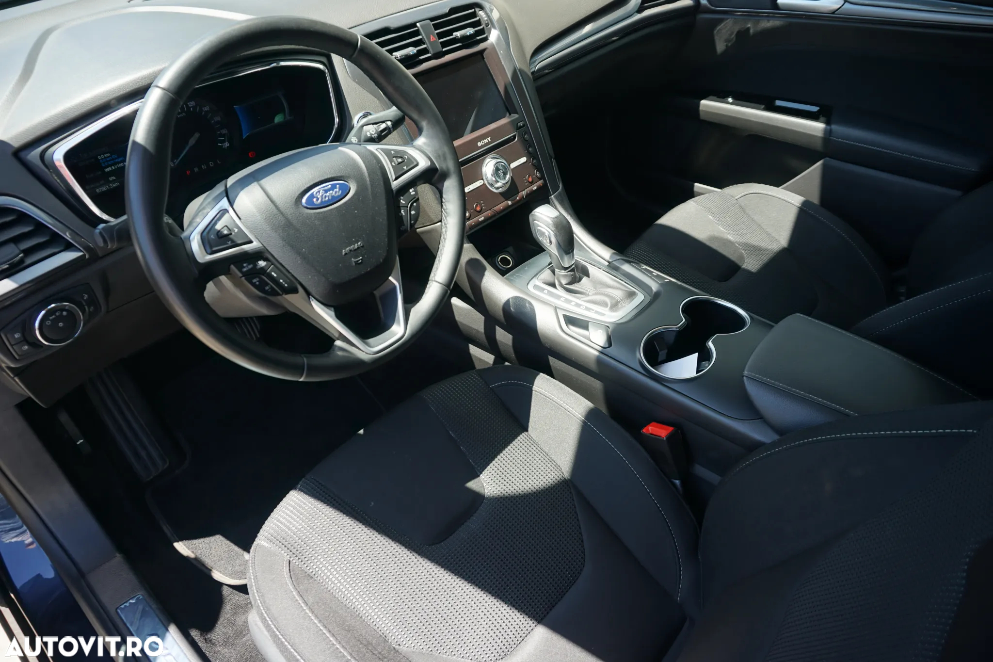 Ford Mondeo 2.0 HEV Titanium - 22
