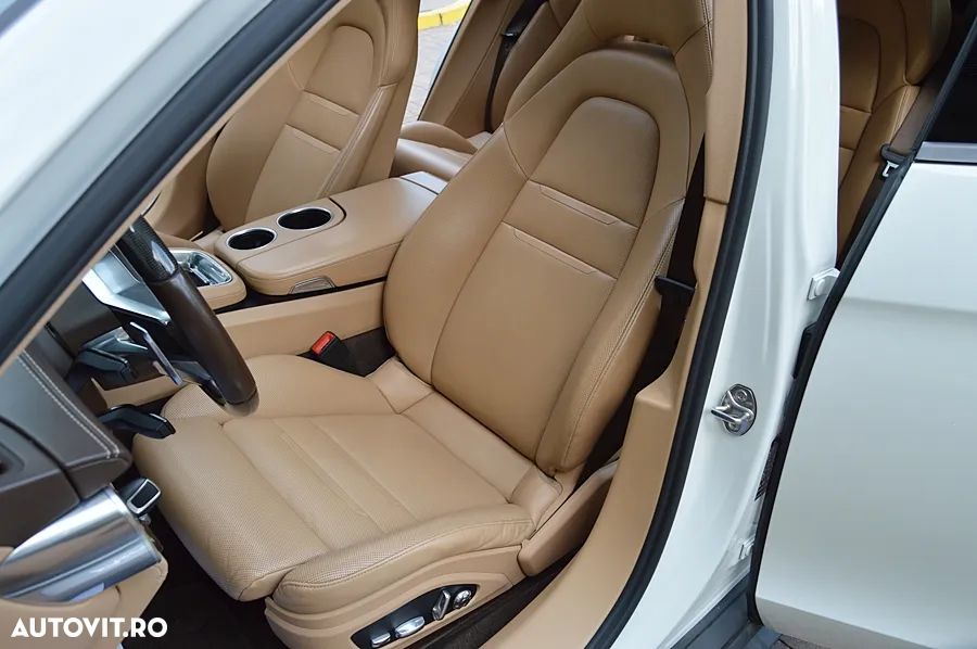 Porsche Panamera 4S - 29