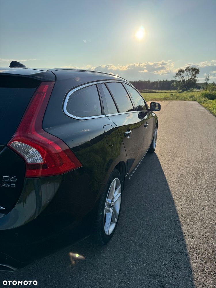 Volvo V60 D6 AWD Plug-in Hybrid Summum - 4