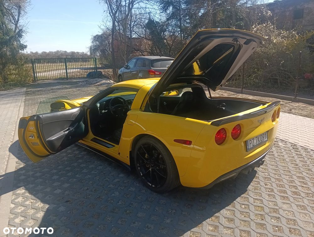 Chevrolet Corvette - 11