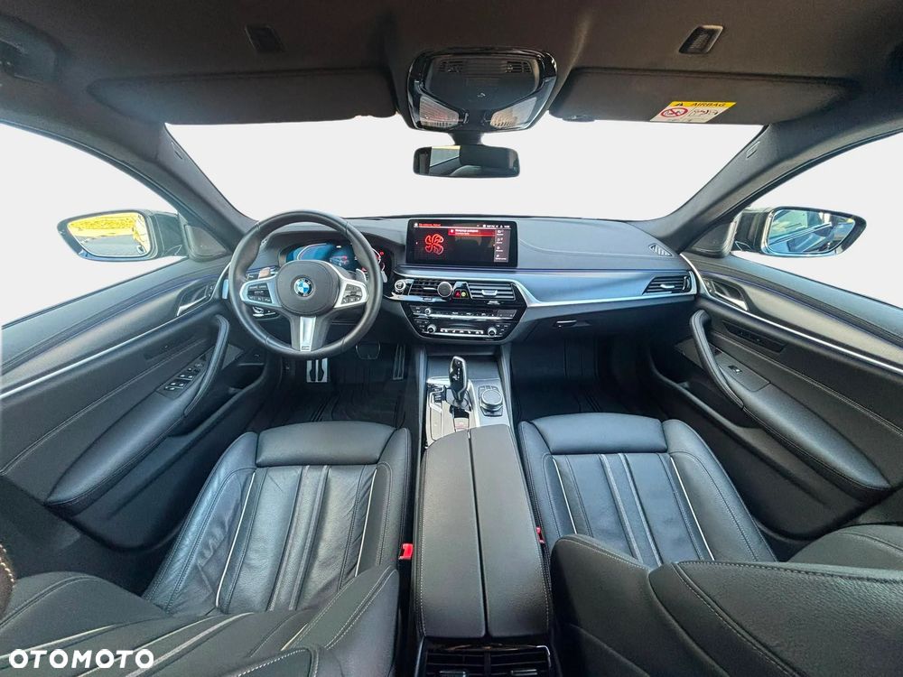 BMW Seria 5 520d xDrive MHEV M Sport sport - 12
