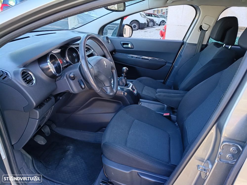 Peugeot 5008 1.6 HDi 7L Allure - 14