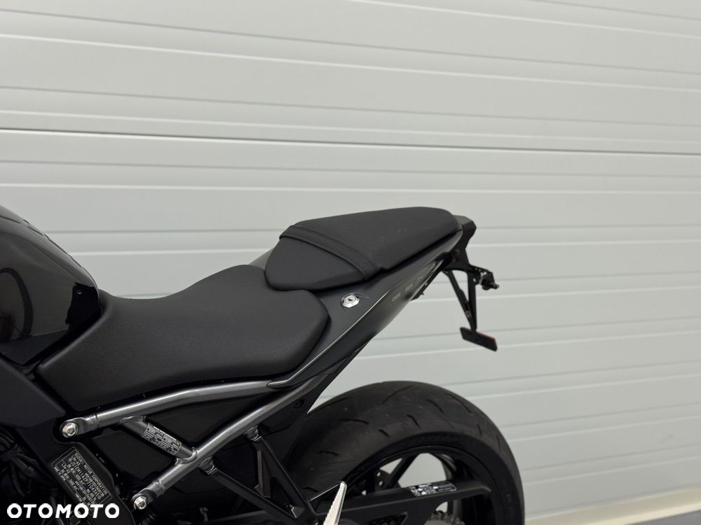 Suzuki GSX - 21