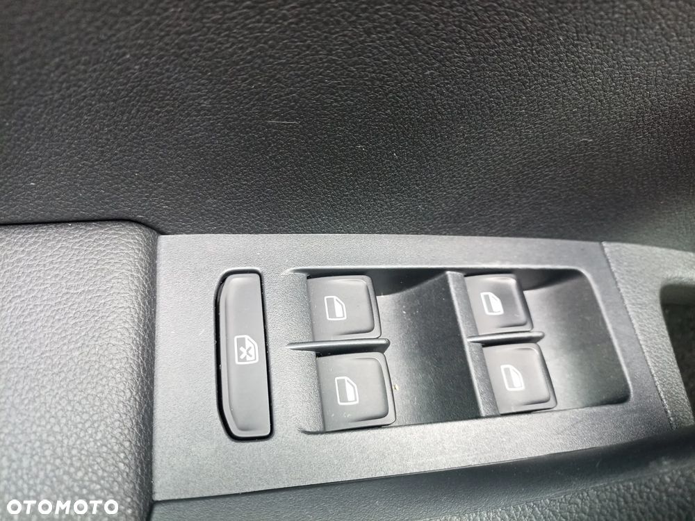 Skoda Octavia 2.0 TDI RS DSG - 32