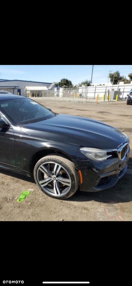 BMW Seria 7 750i xDrive - 11