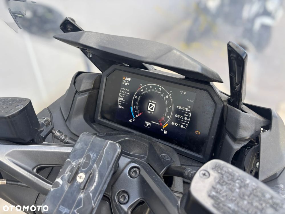 Yamaha Tmax - 12