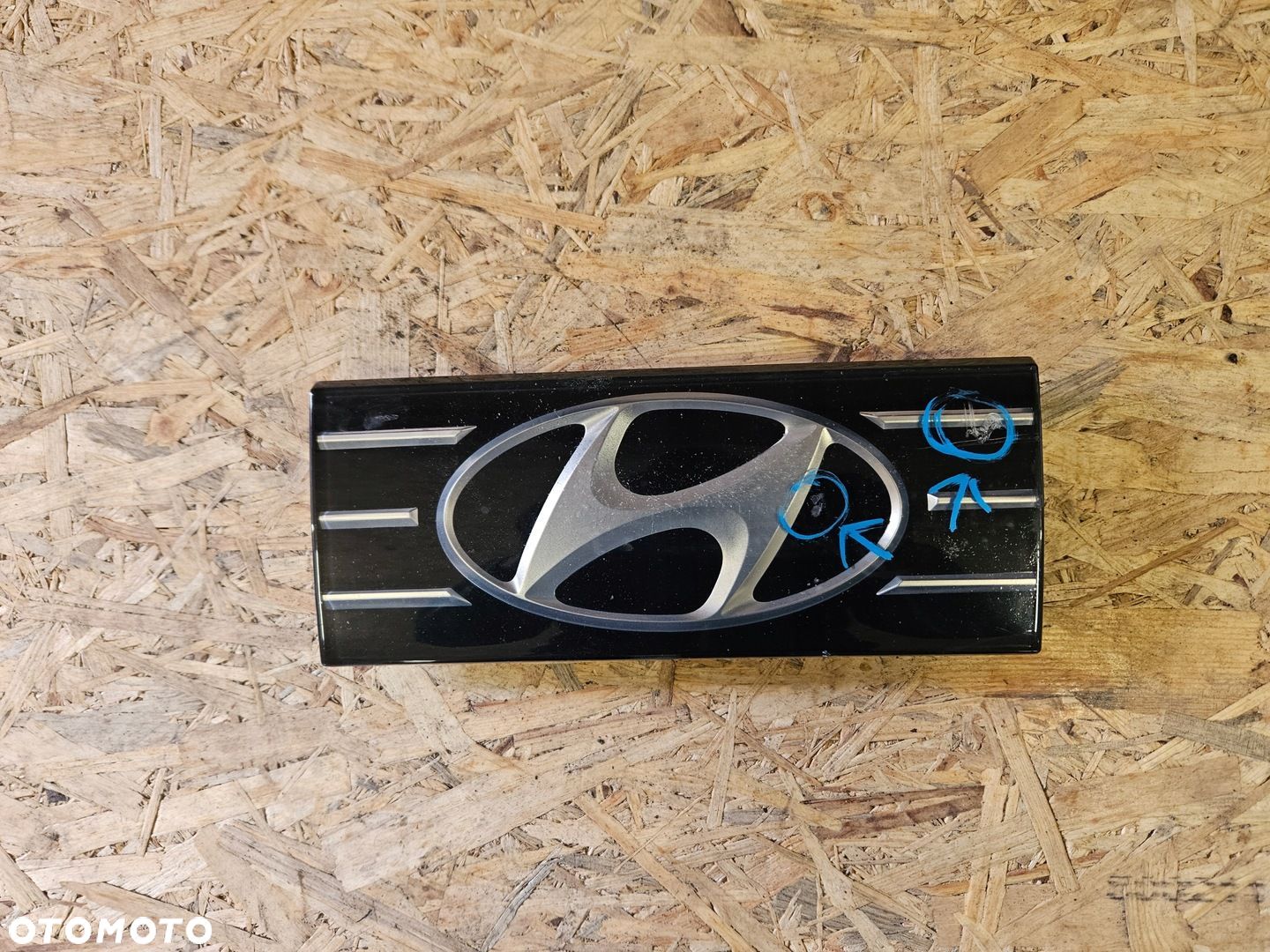 HYUNDAI IONIQ IV 16- LOGO EMBLEMAT ZNACZEK POD RADAR 86367-G2000 - 1