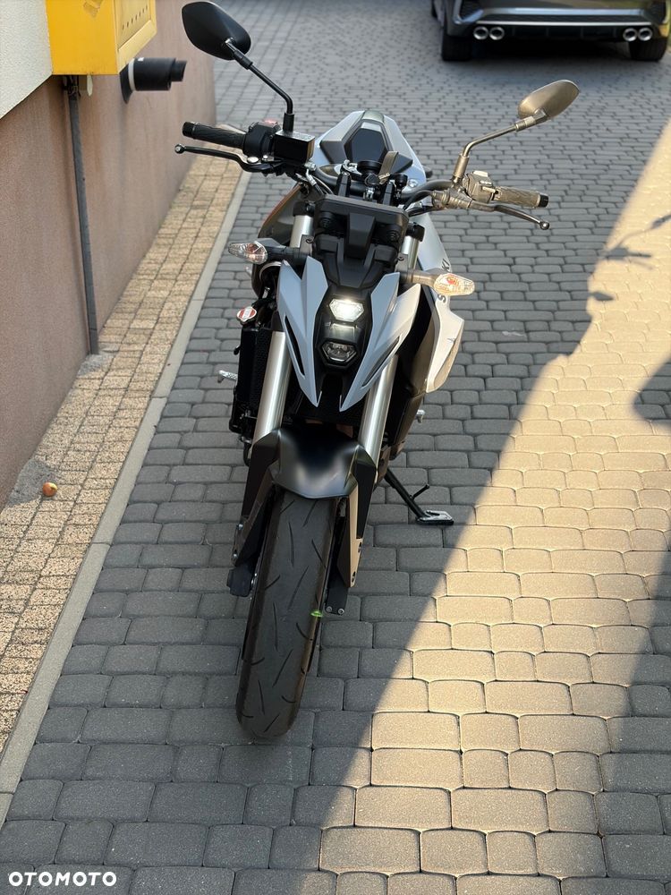 Suzuki GSX - 3