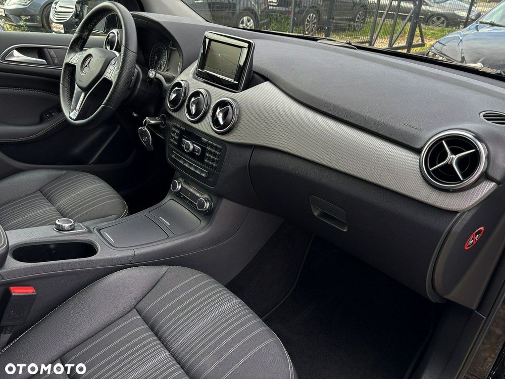 Mercedes-Benz Klasa B 200 7G-DCT UrbanStyle Edition - 27
