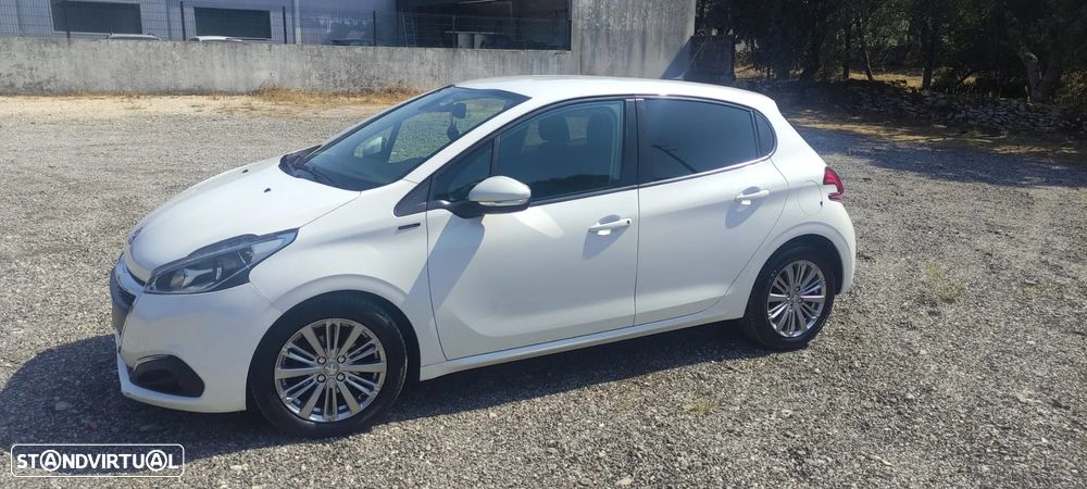 Peugeot 208 1.5 BlueHDi Signature - 12