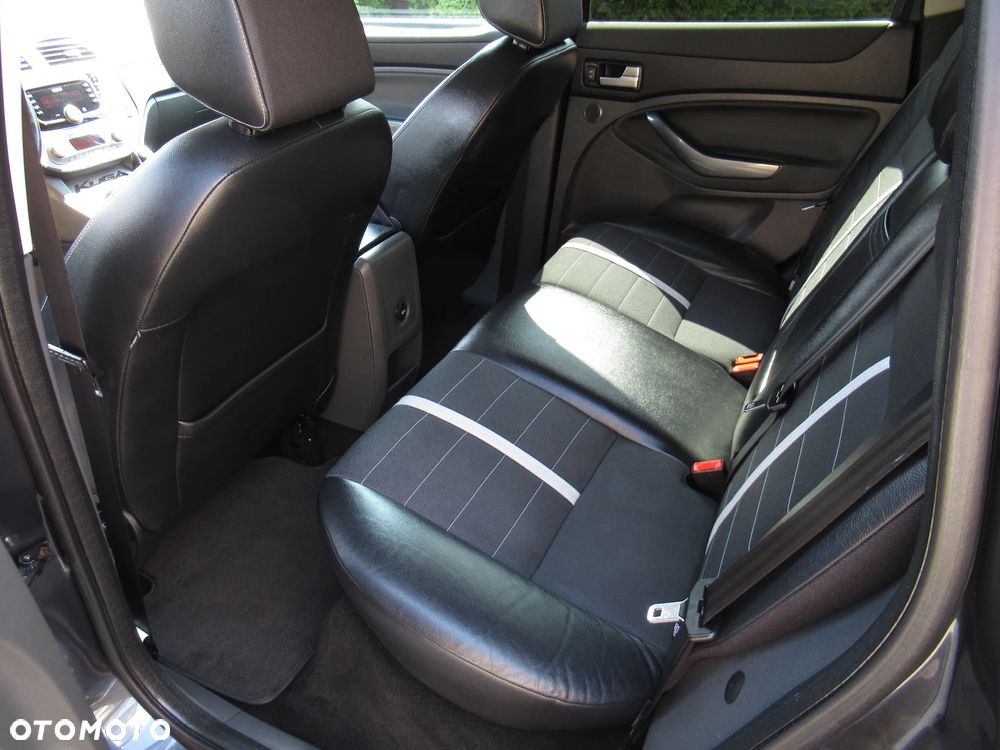 Ford Kuga 2.0 TDCi 2x4 Titanium - 38