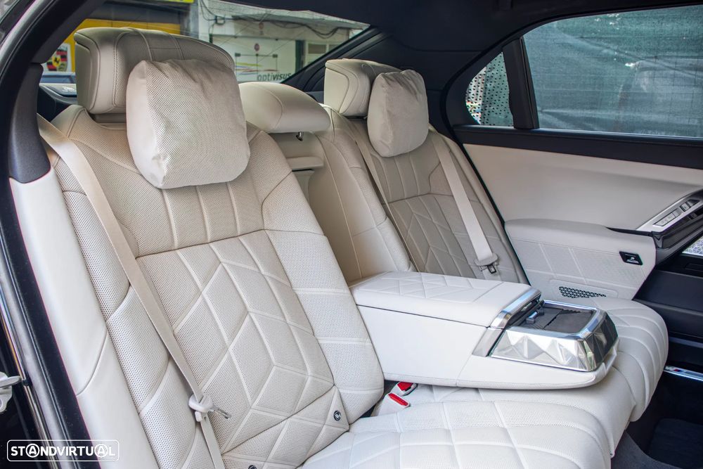 BMW 760 M760e xDrive - 36
