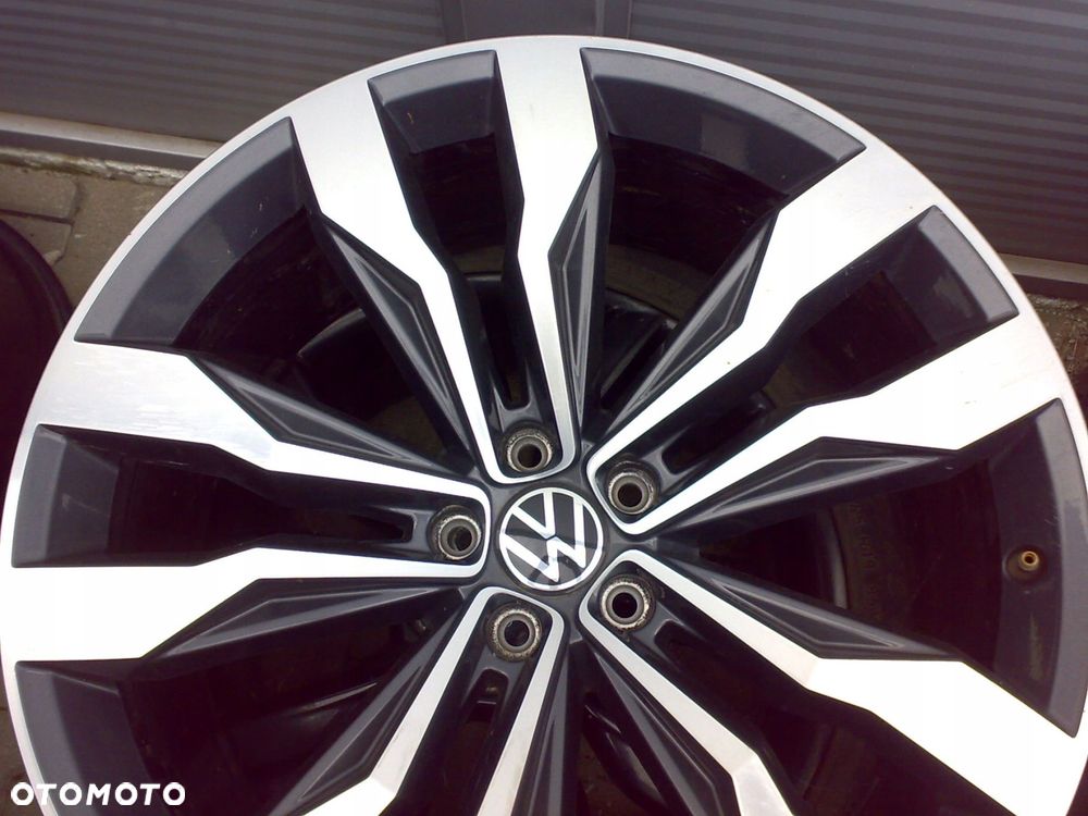 vw atlas cross sport 2020 - koło orginał felga aluminiowa 21'' idealna - 3