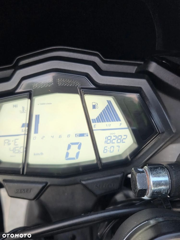 Yamaha YZF - 8