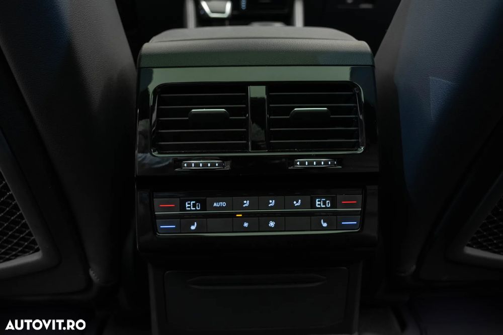 Volkswagen Touareg V6 TDI 4MOTION R-Line - 35