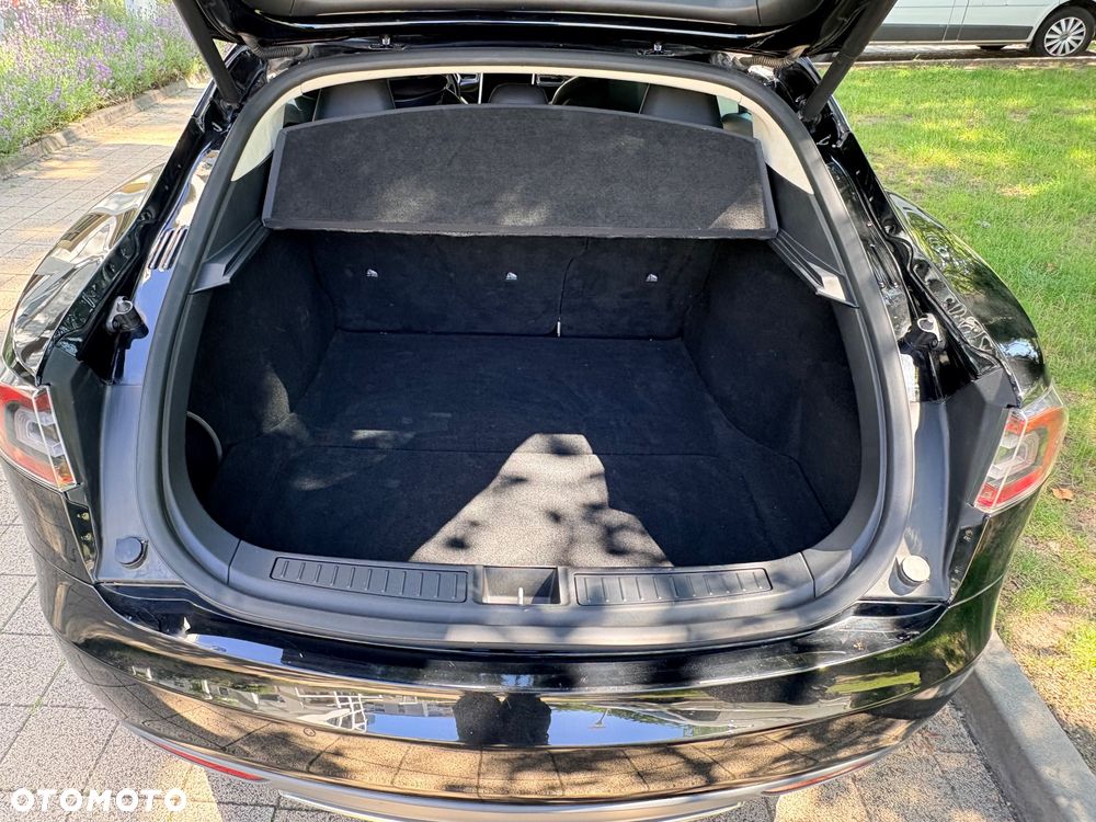 Tesla Model S - 7