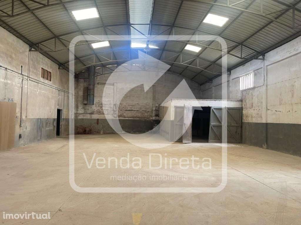 Armazém Industrial de 2 pisos com 2115 m² em Amiais de Baixo, Santa... - Grande imagem: 4/24