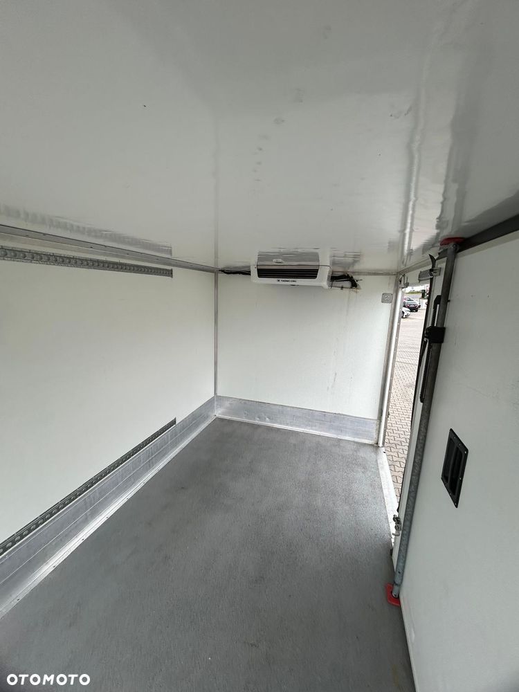 Mercedes-Benz Sprinter - 11