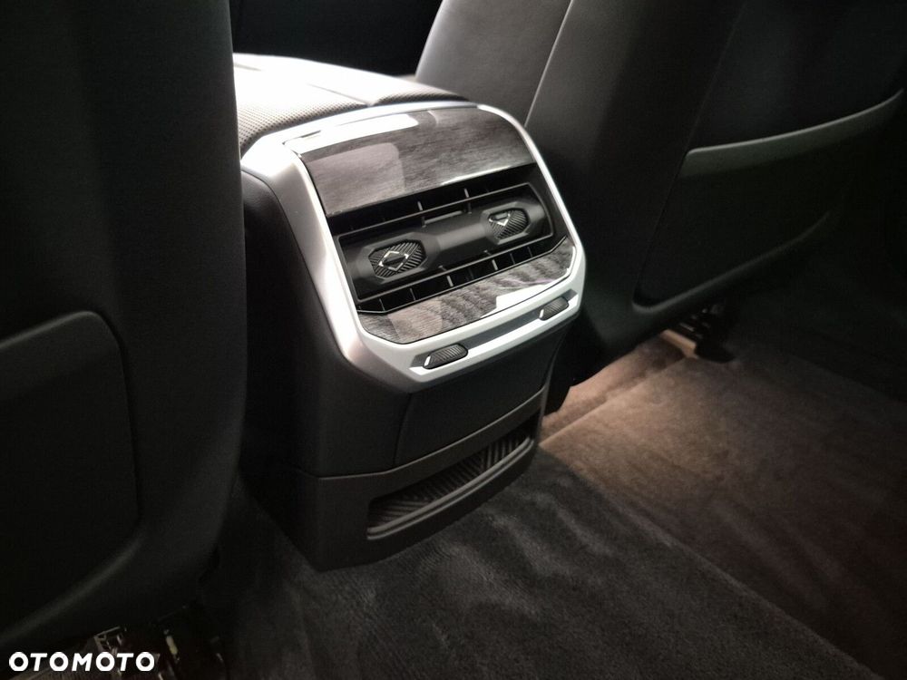 BMW Seria 7 - 32