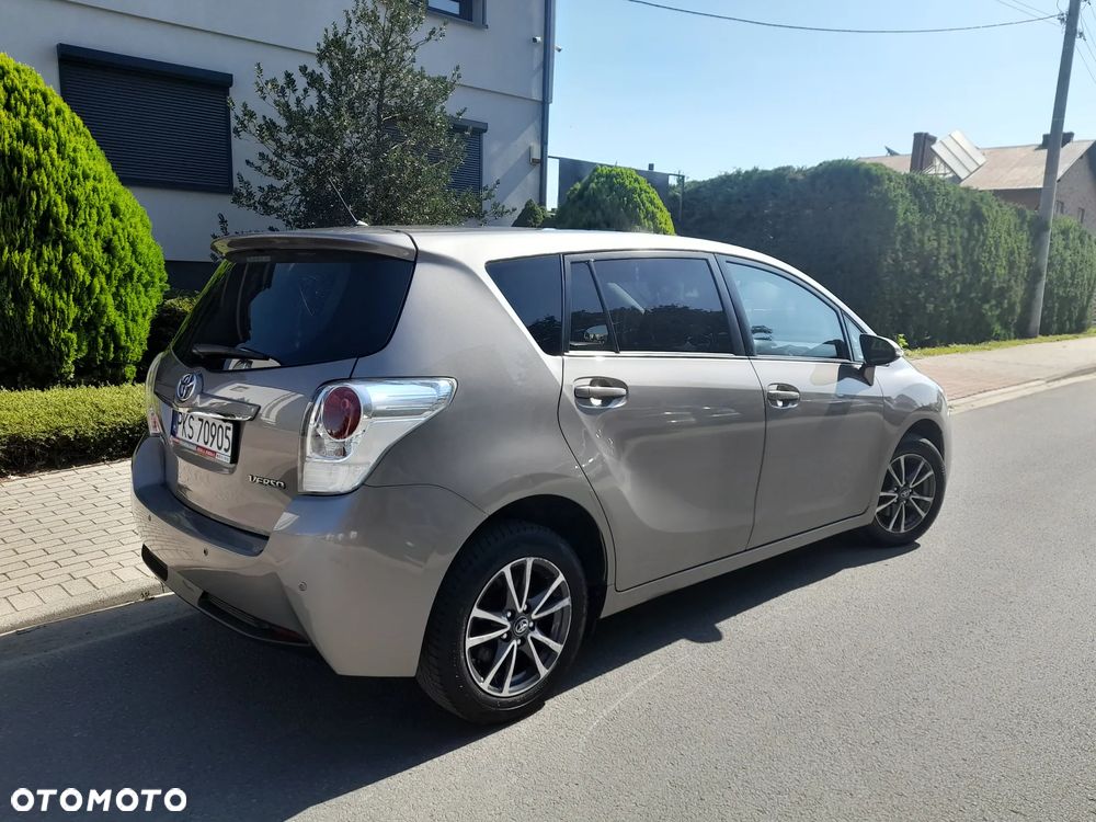 Toyota Verso 1.8 Premium - 6