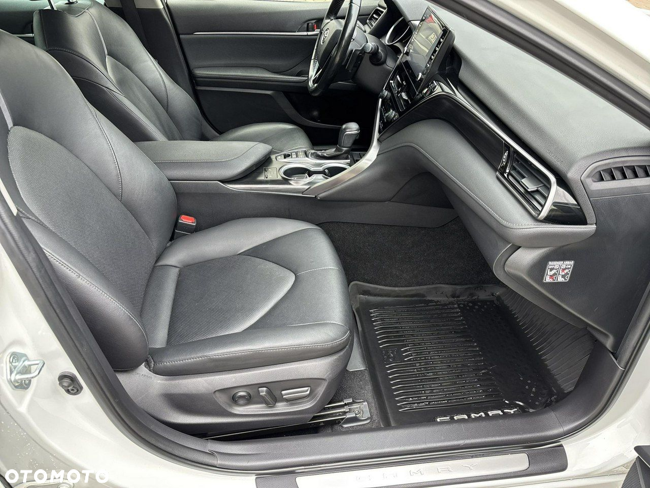 Toyota Camry - 17