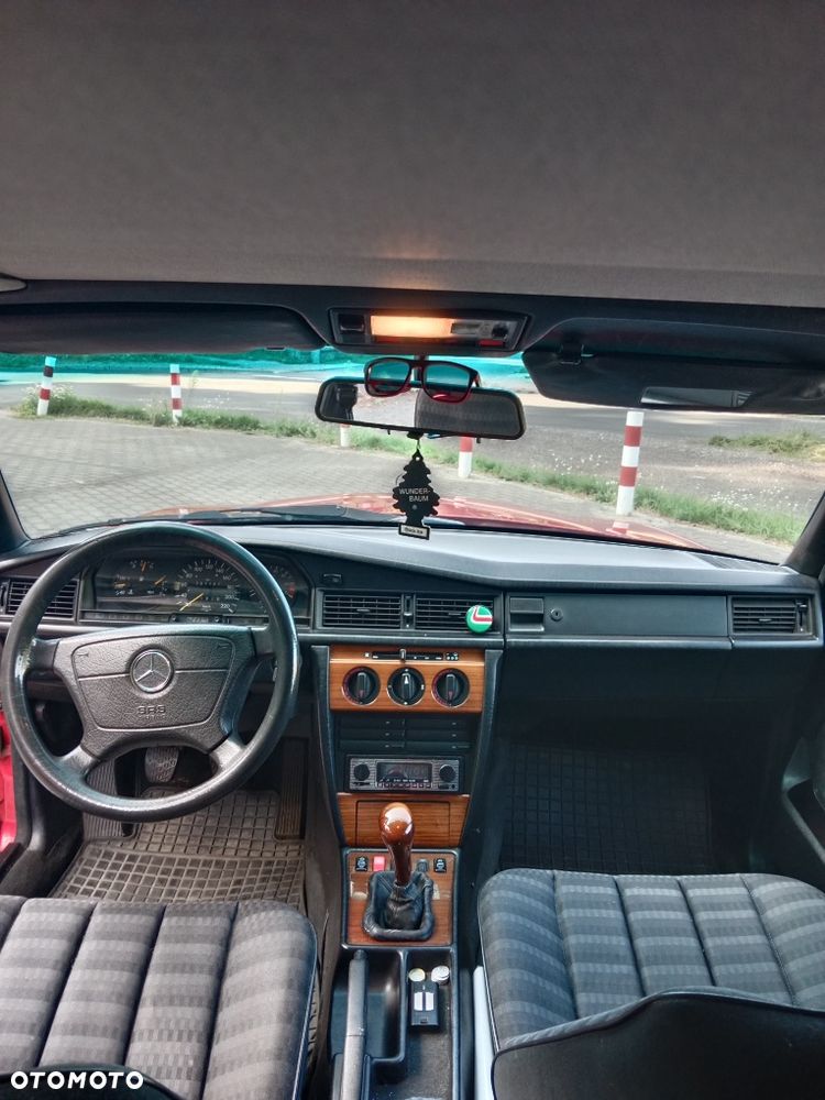 Mercedes-Benz W201 (190) - 6